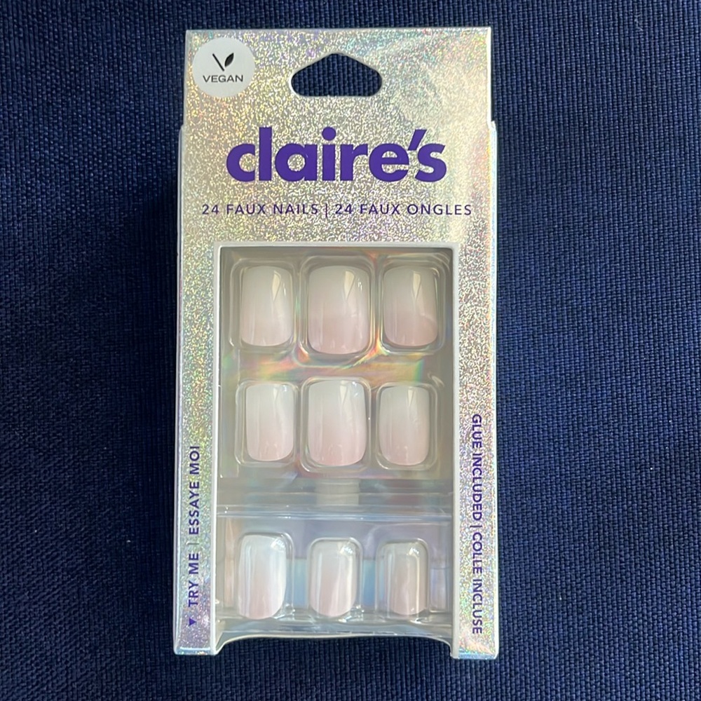 NWT Claire’s 24 Pack Faux Nails